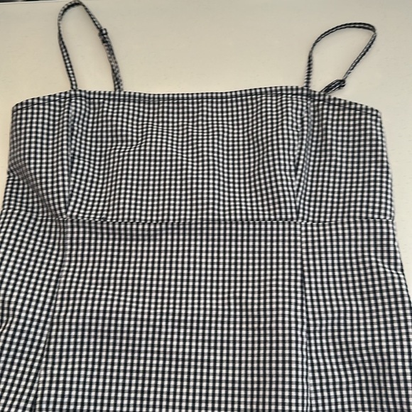 Garage - Picture 3 of 6